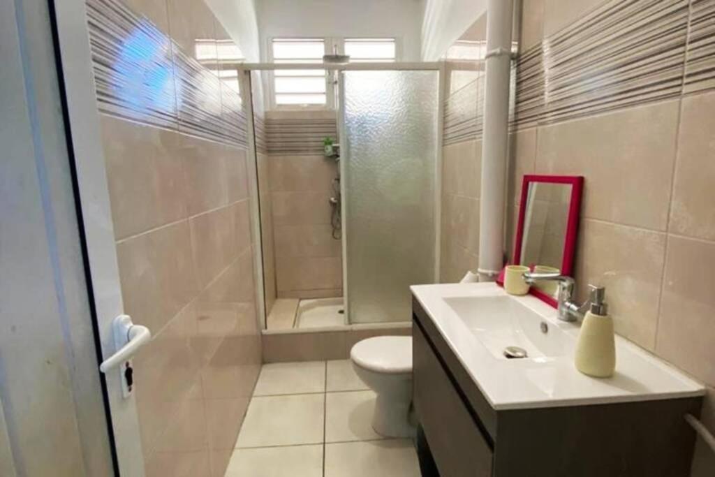Charmant Appartement Avec Piscine 르 로베르 외부 사진