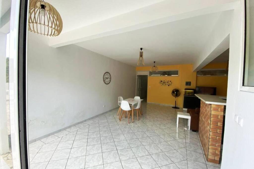 Charmant Appartement Avec Piscine 르 로베르 외부 사진