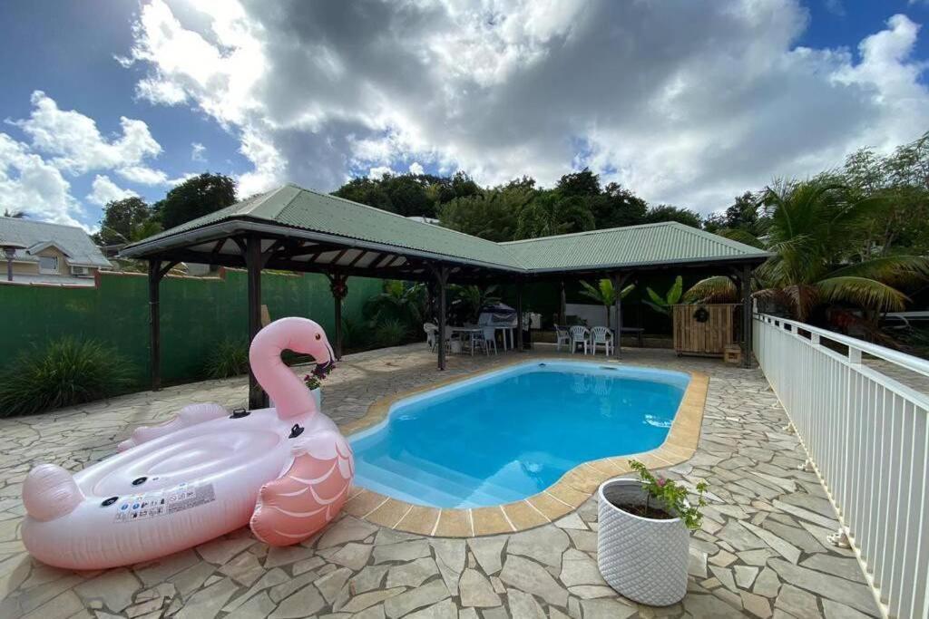 Charmant Appartement Avec Piscine 르 로베르 외부 사진